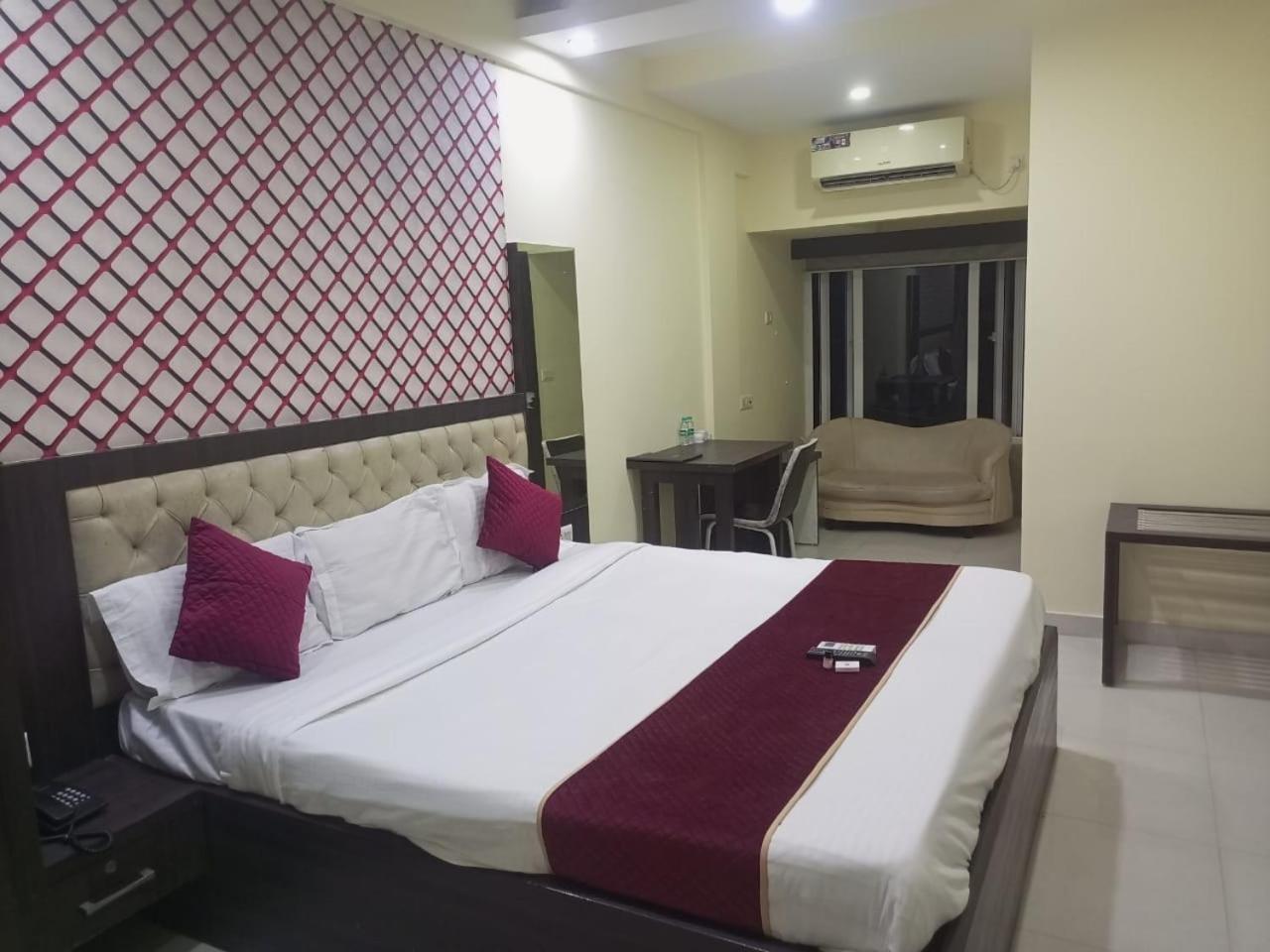 Hotel Eco Park New Town Екстериор снимка