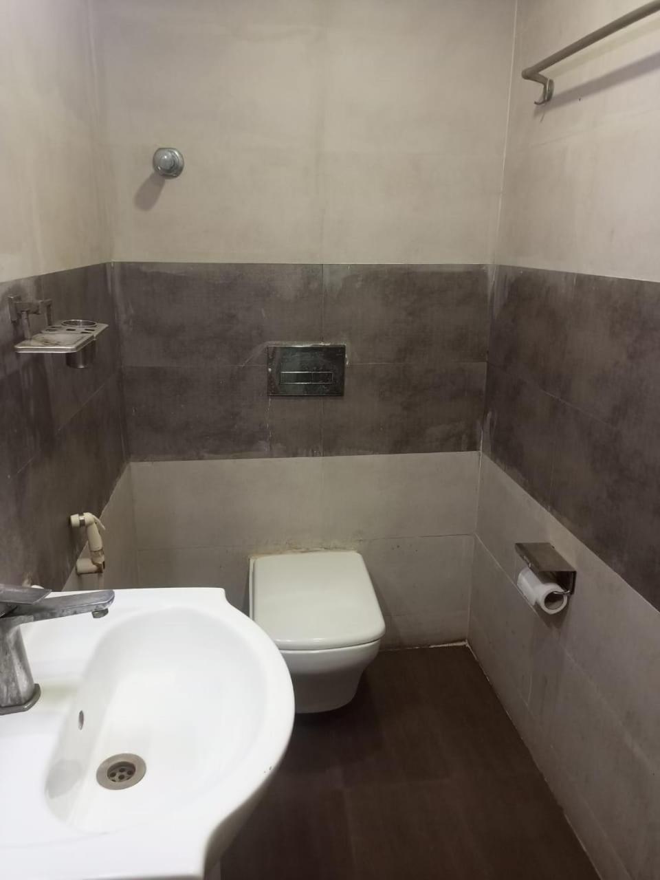 Hotel Eco Park New Town Екстериор снимка