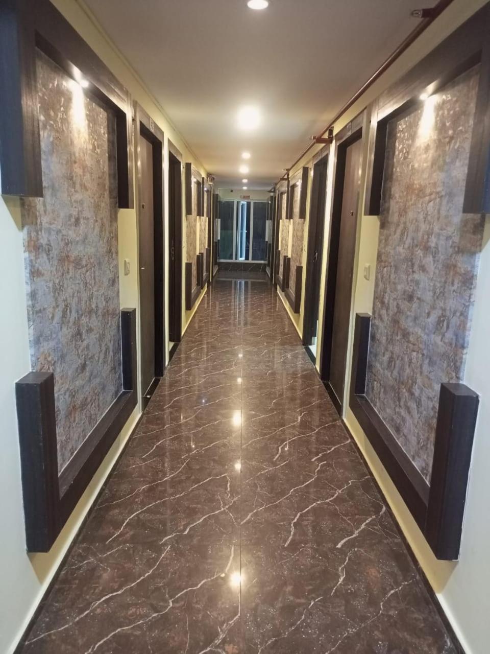 Hotel Eco Park New Town Екстериор снимка